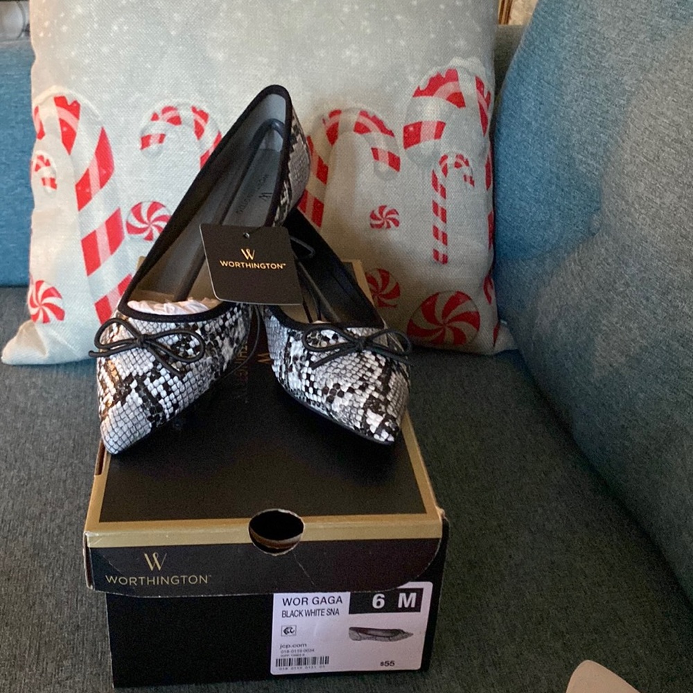 For the animal print lovers Worthington flats Beautiful 😍